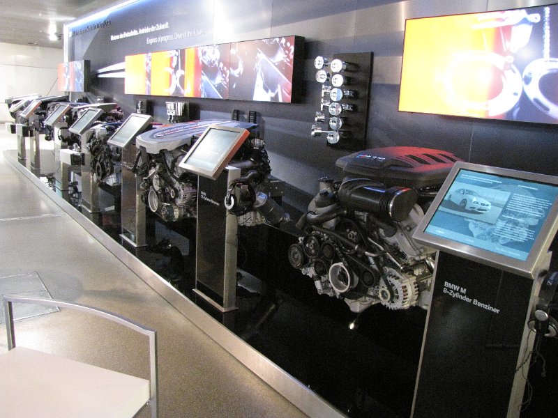 bmw welt_motorblok.jpg - Ook de motorblokken zijn te bekijken.